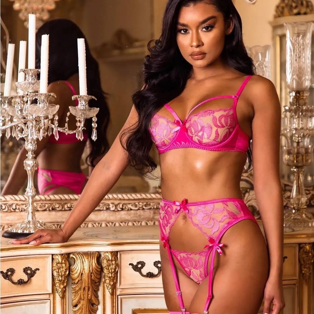 💖NEW Pretty In Pink Floral Bra Set💖